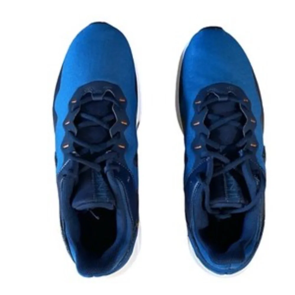 Nike legend essential